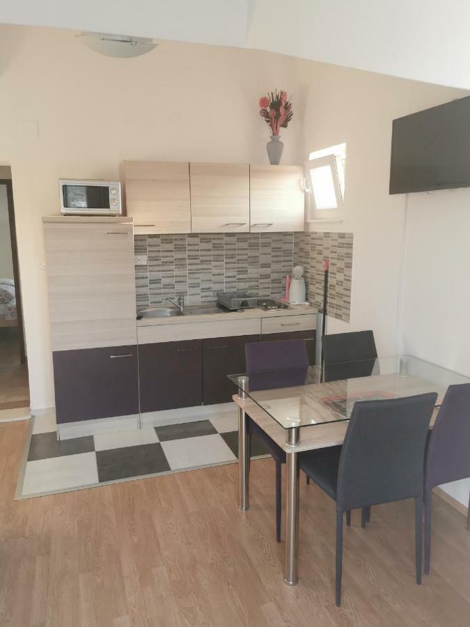 Apartmani "Ivan" 玛里纳 外观 照片